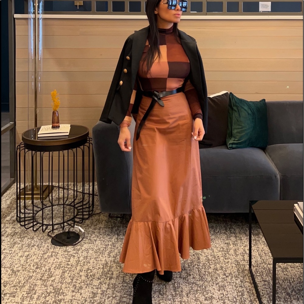 Cloture shop Intermix fashion maxi long brown skirt with ruffles hem details